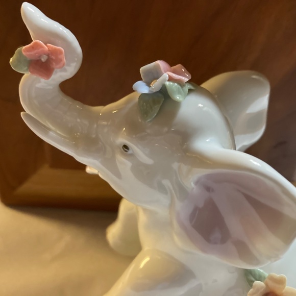 HOST PiCK Vintage Small Ceramic Elephant with Pastel Flowers - Picture 10 of 10